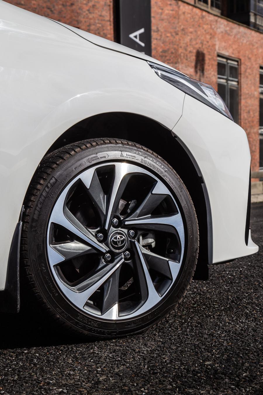 Колеса Toyota Corolla Prestige+ 2018 года  (ZA) (фото 8 из 9)